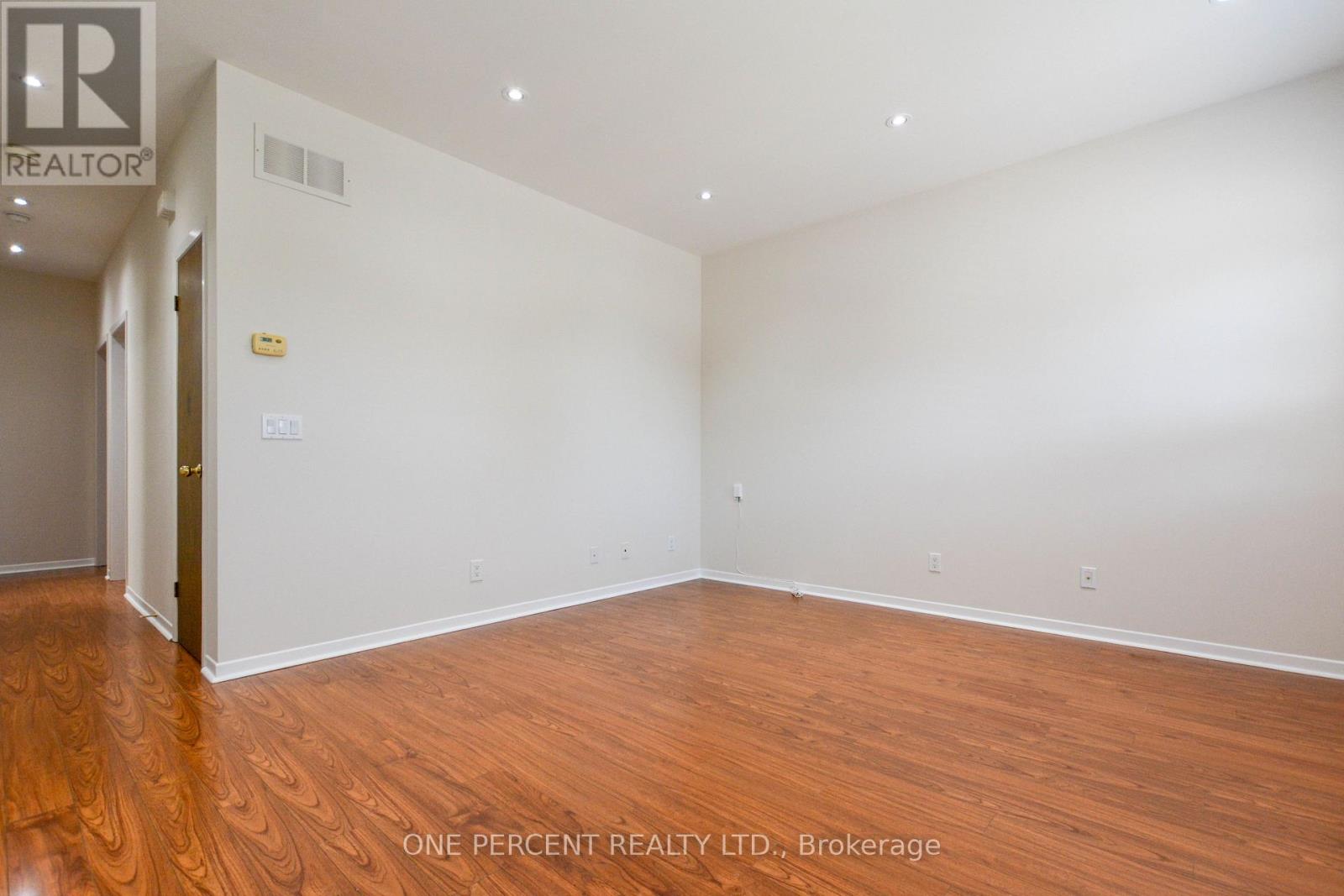 204 Sheppard Avenue W Property Photo 6