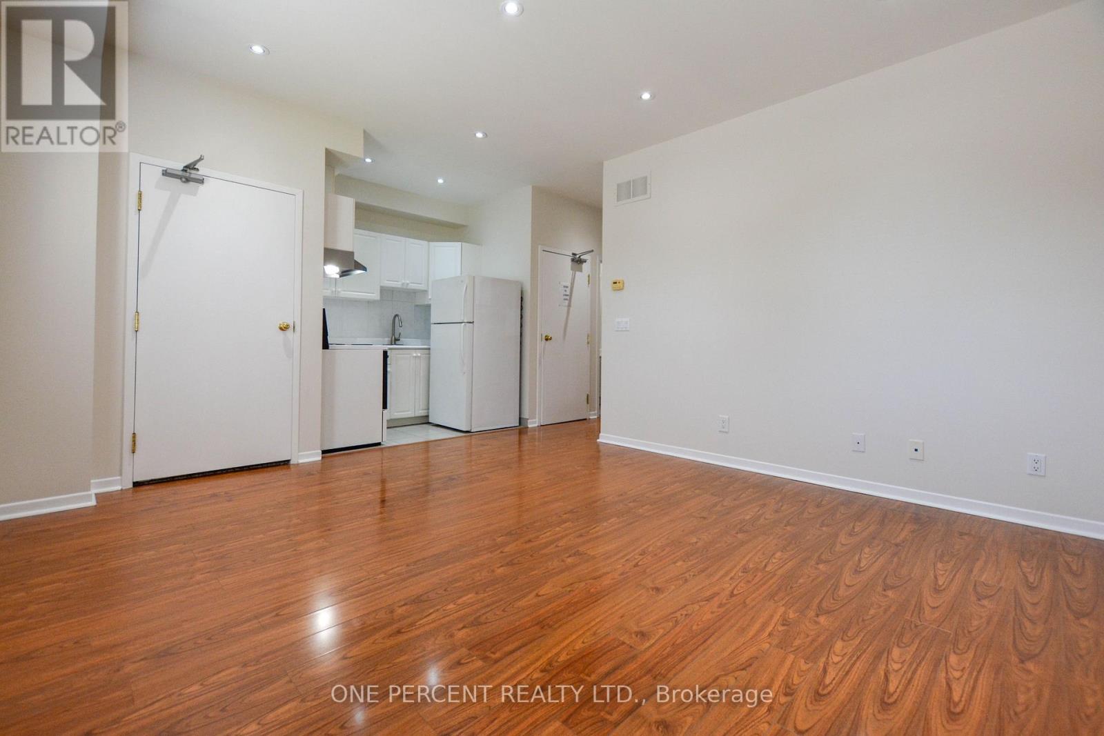 204 Sheppard Avenue W Property Photo 7