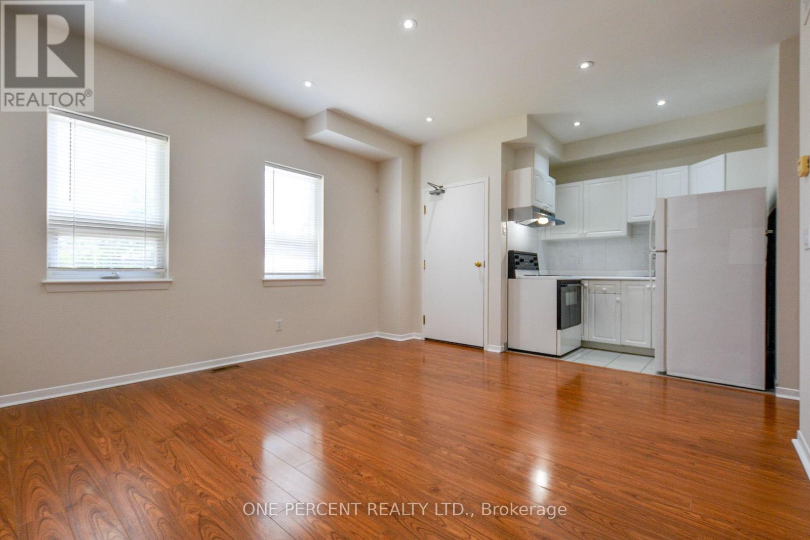 204 Sheppard Avenue W Property Photo 8
