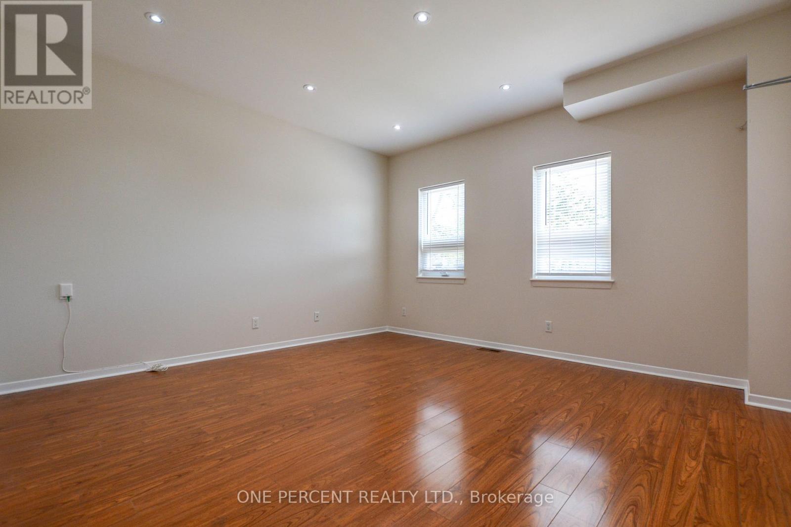 204 Sheppard Avenue W Property Photo 9