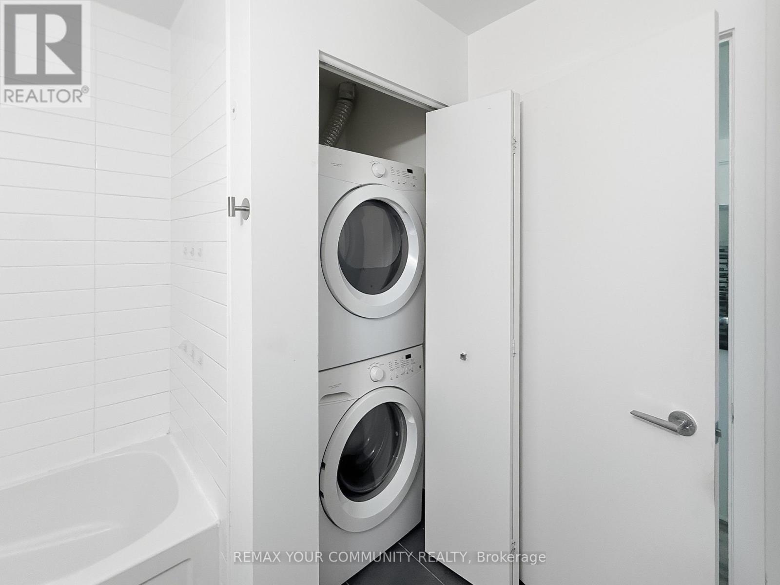 618 - 150 East Liberty Street Property Photo 18