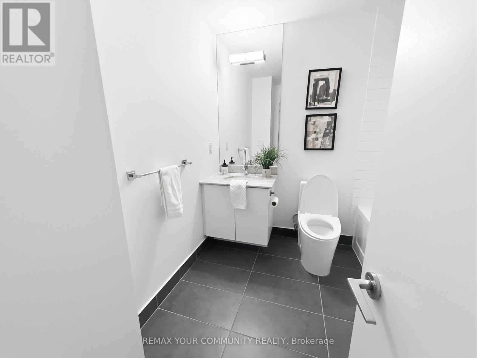 618 - 150 East Liberty Street Property Photo 19