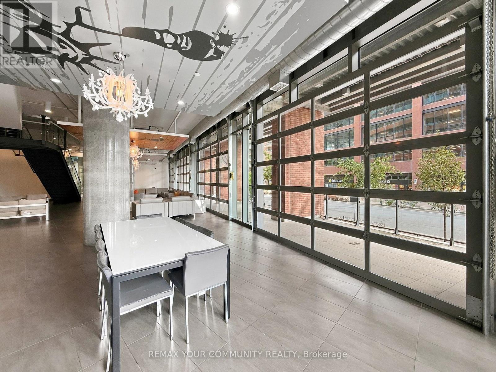 618 - 150 East Liberty Street Property Photo 32