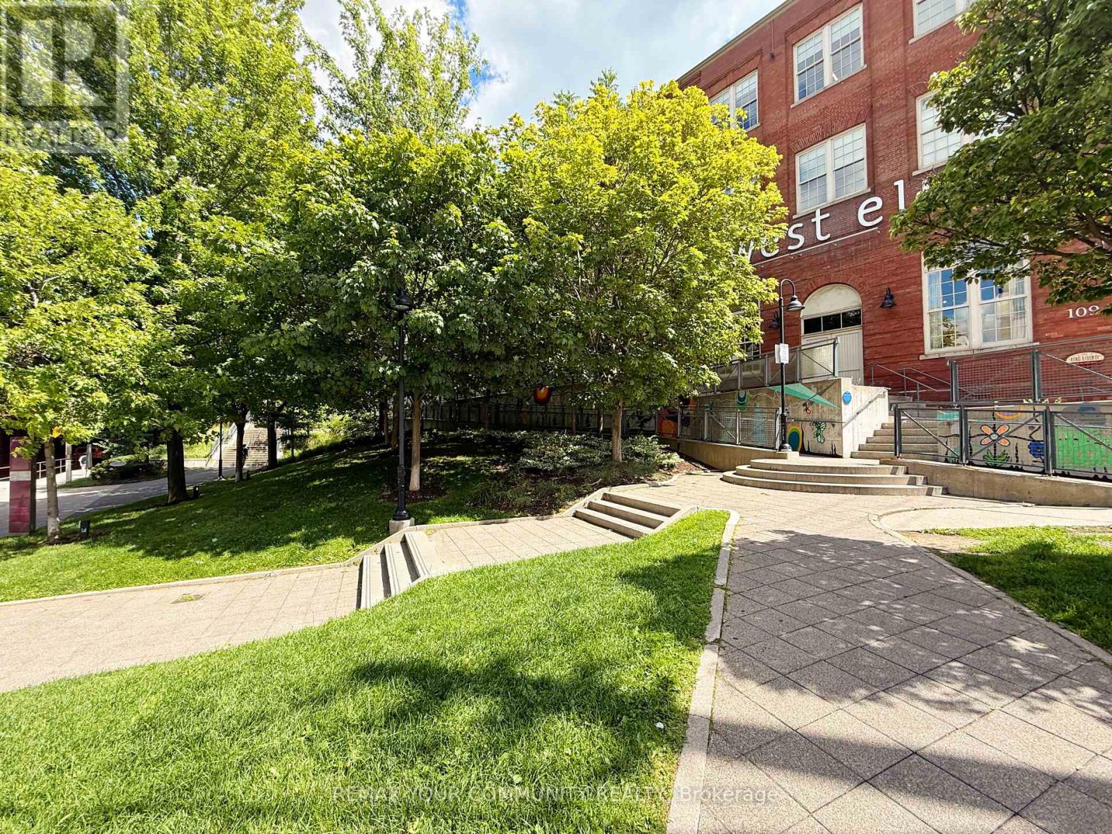 618 - 150 East Liberty Street Property Photo 42
