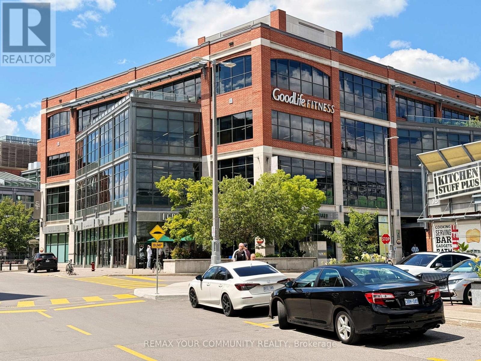 618 - 150 East Liberty Street Property Photo 45