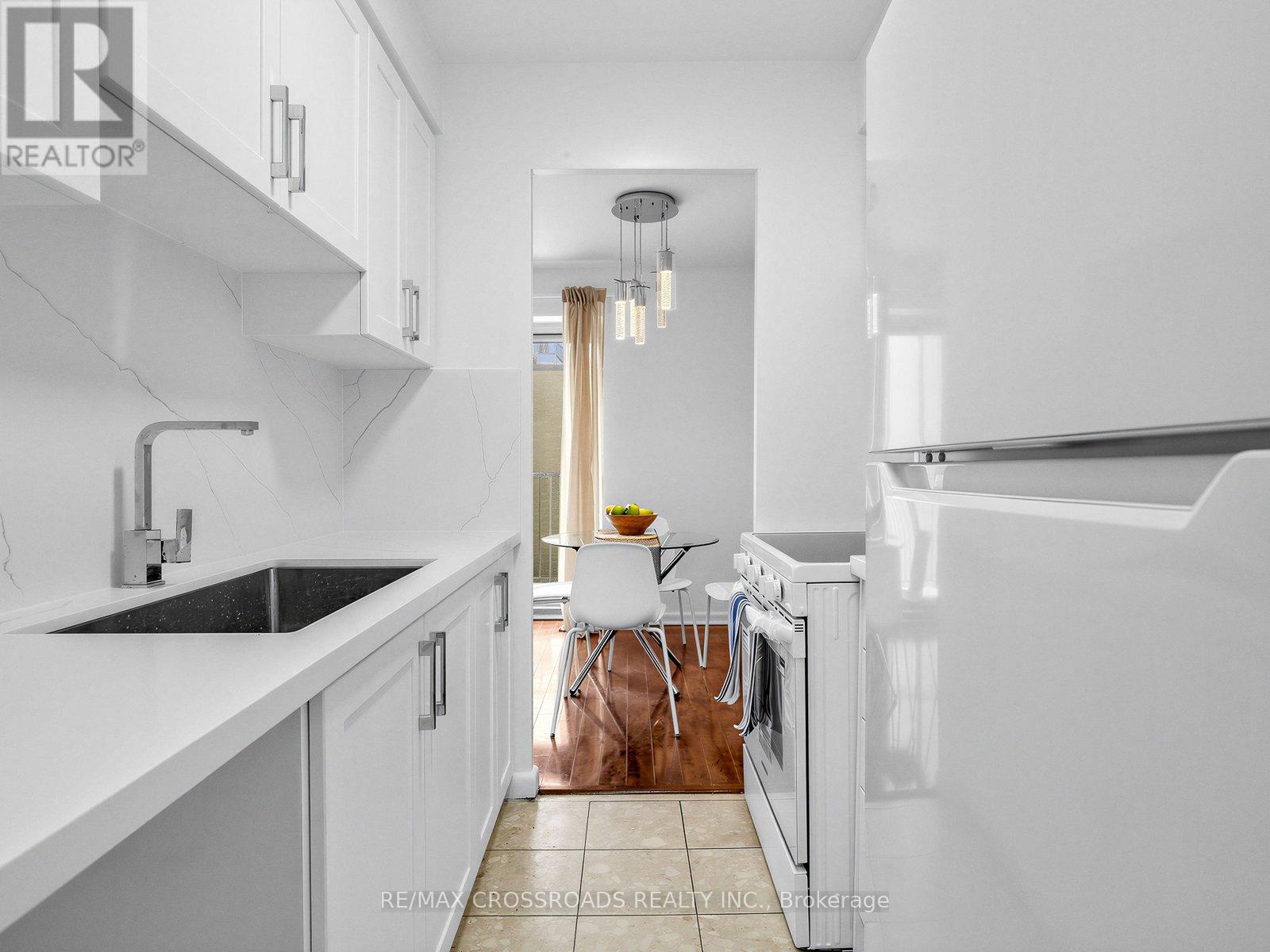 407 - 8 Kingsbridge Court Property Photo 1