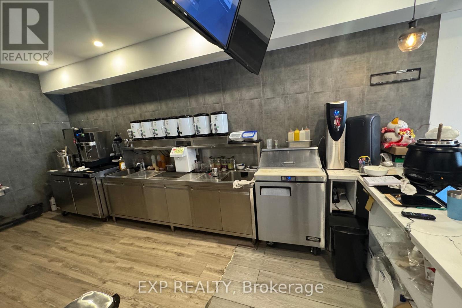 287 College Street Property Photo 6
