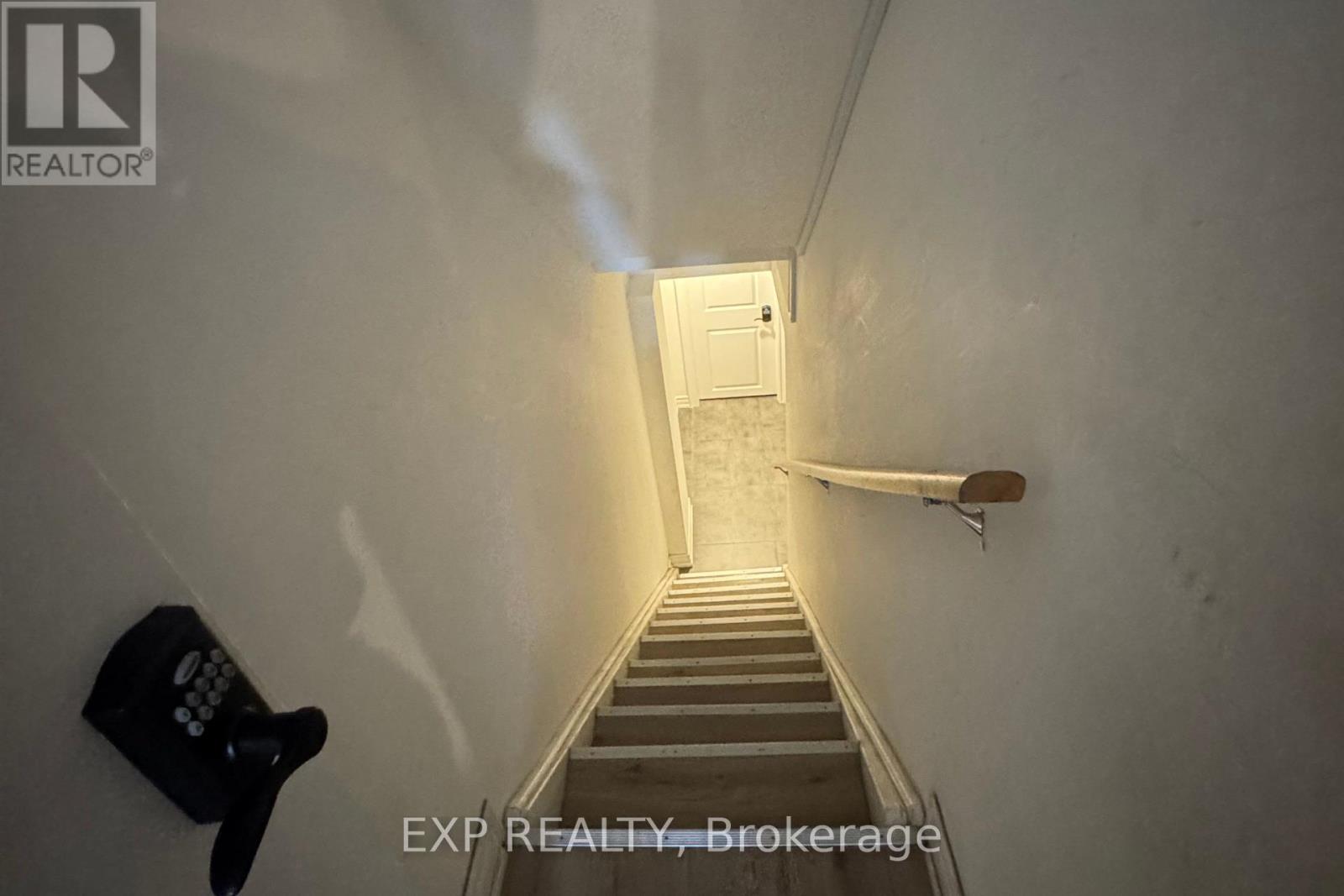 287 College Street Property Photo 7
