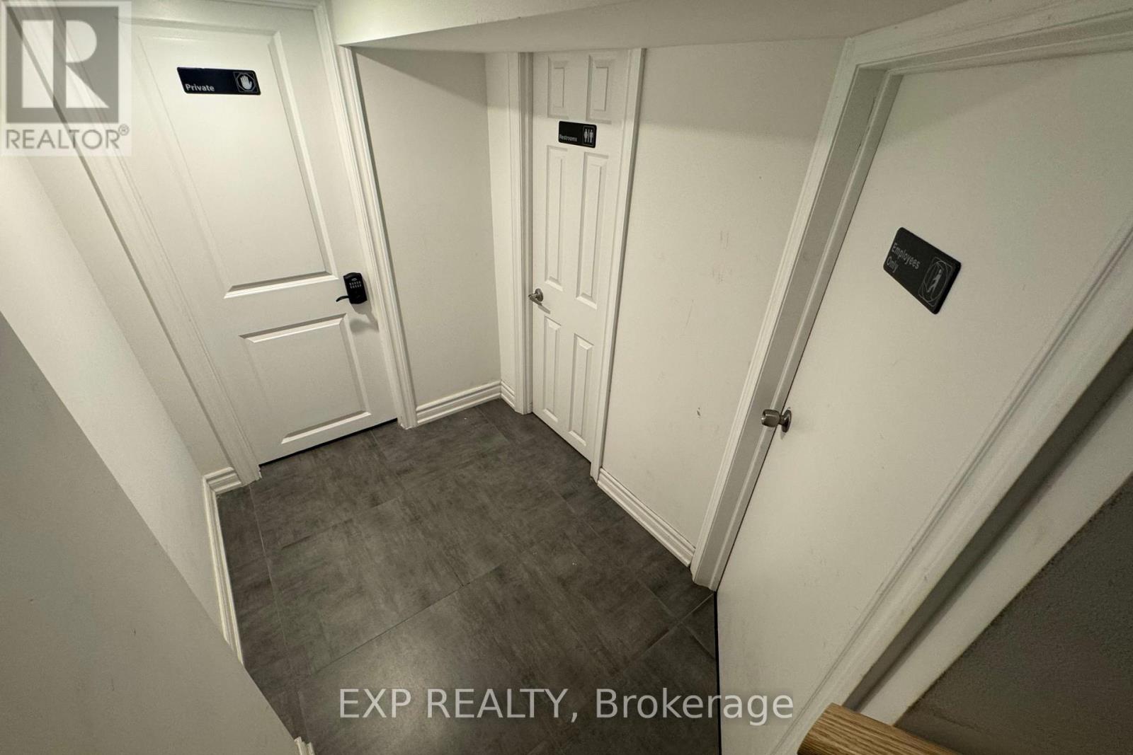 287 College Street Property Photo 8