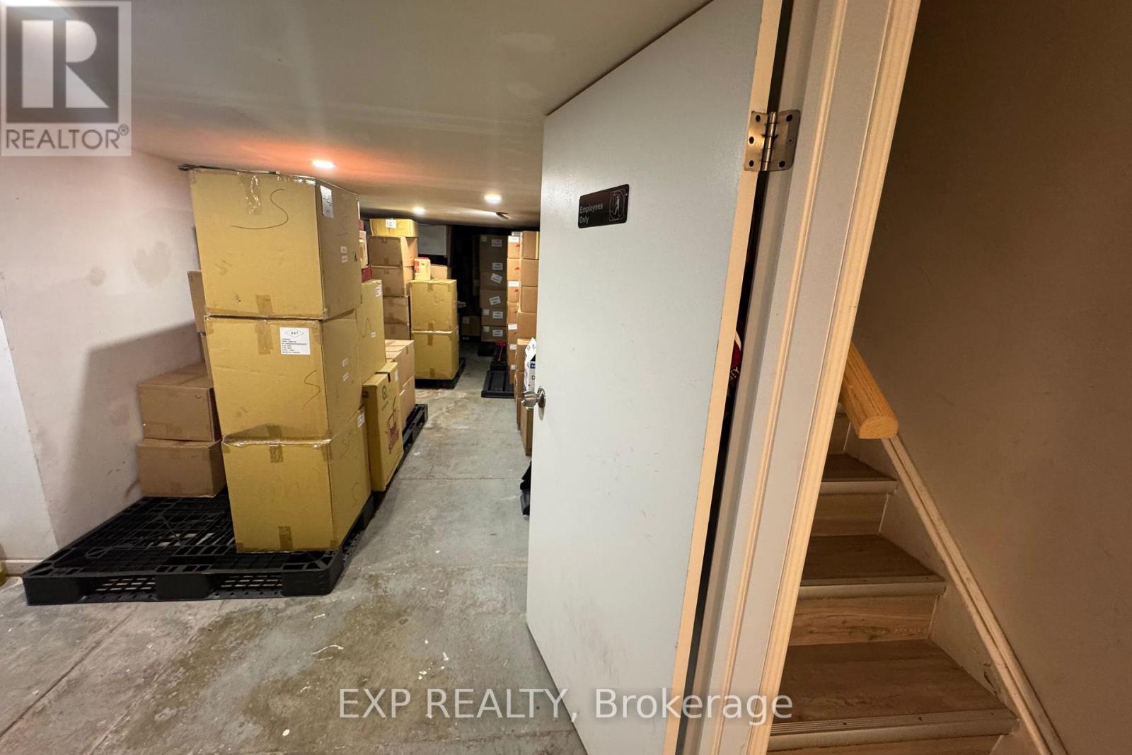 287 College Street Property Photo 9