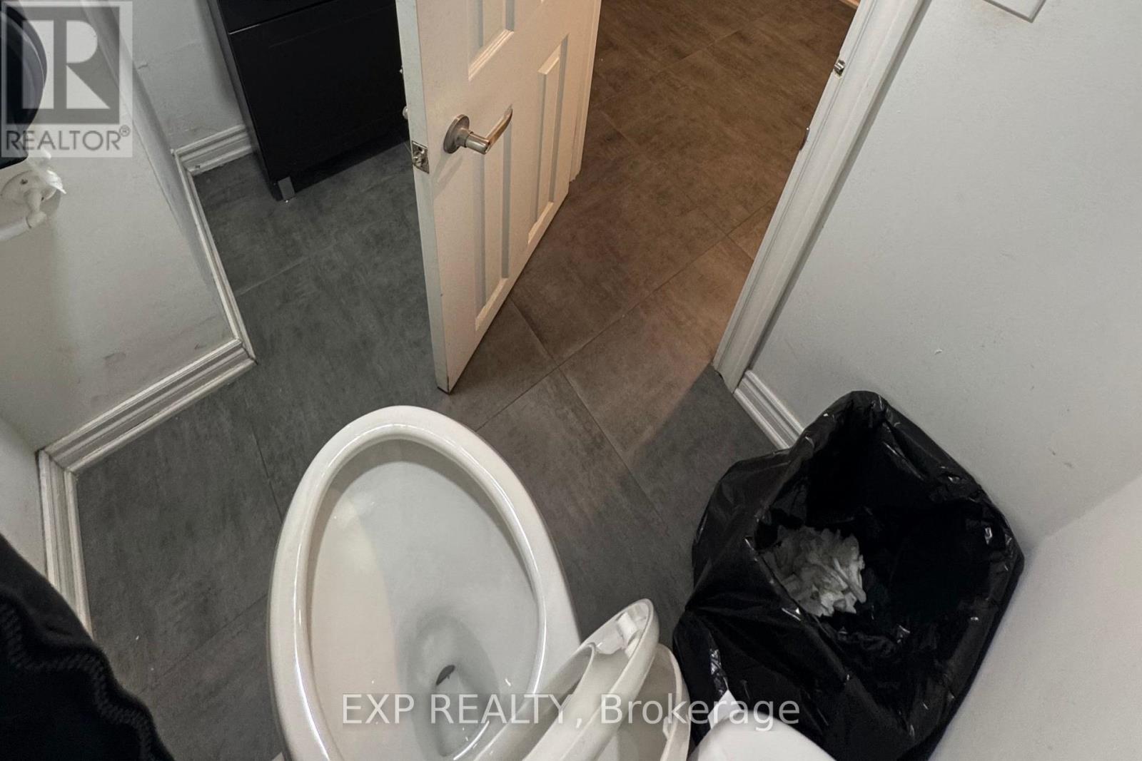 287 College Street Property Photo 10