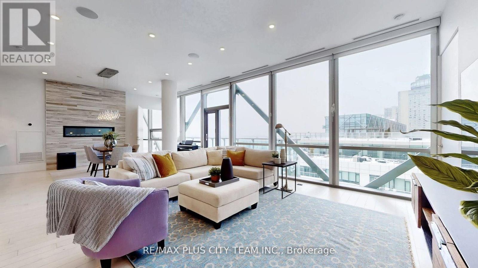 1305 - 39 Queens Quay E Property Photo 3