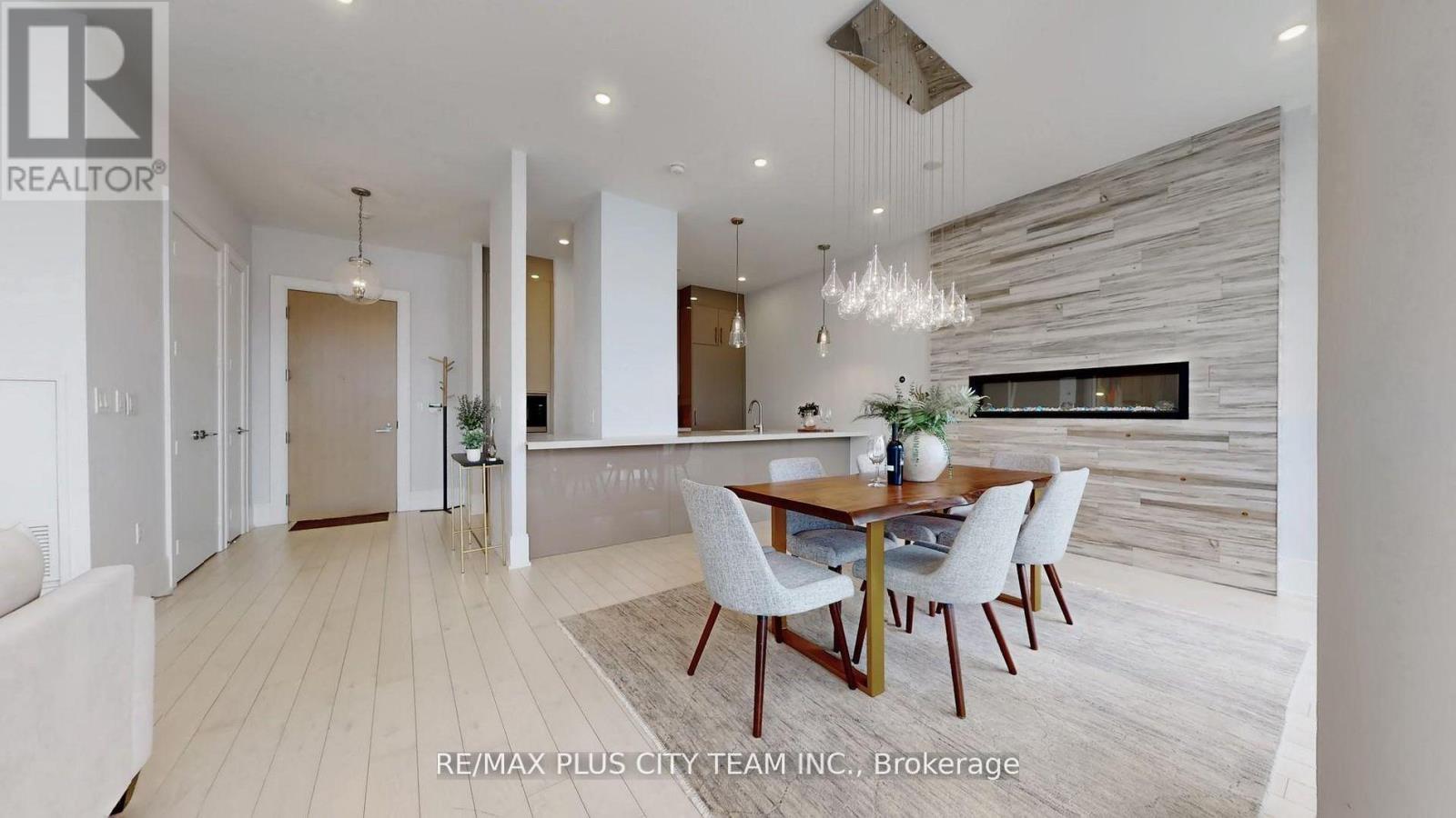 1305 - 39 Queens Quay E Property Photo 8