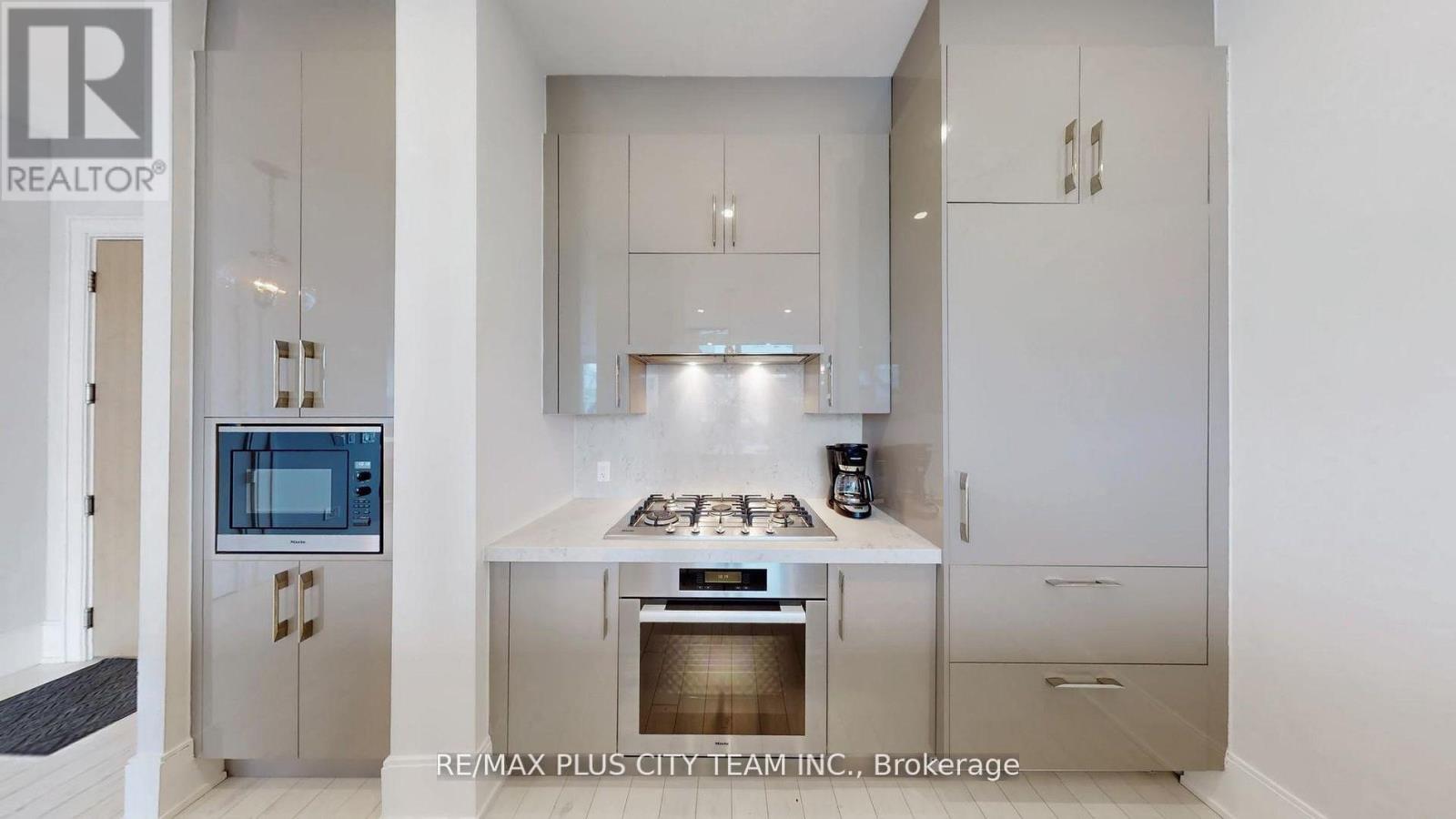 1305 - 39 Queens Quay E Property Photo 10