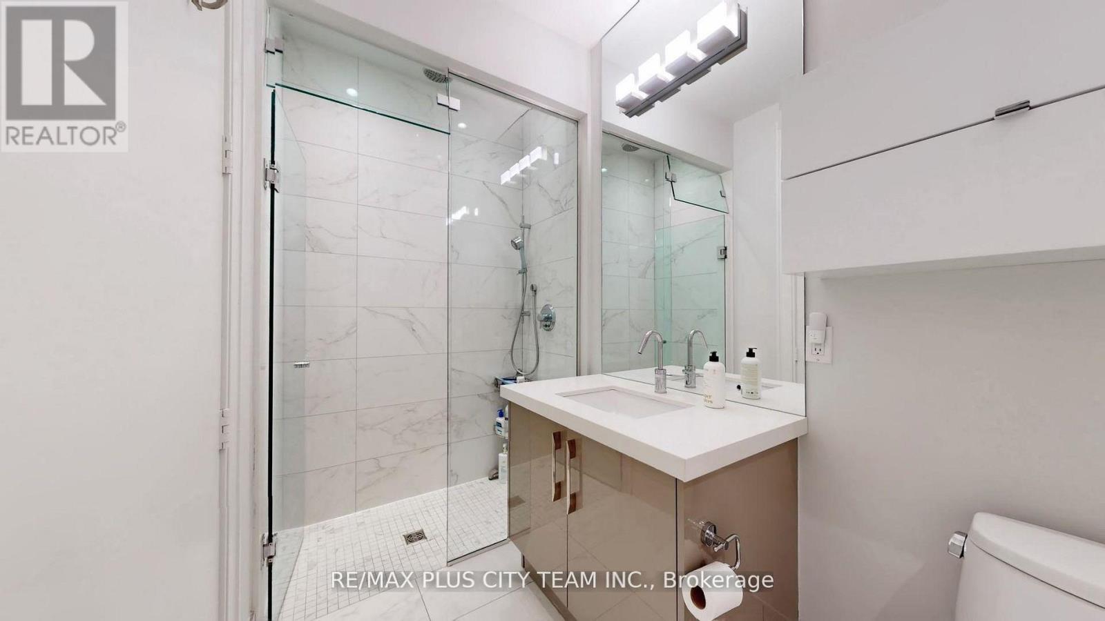 1305 - 39 Queens Quay E Property Photo 15