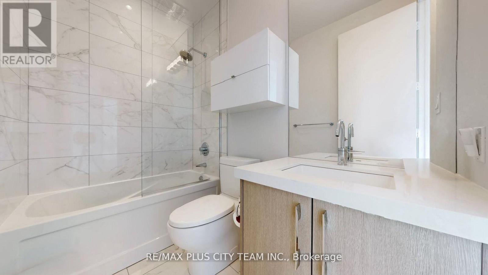 1305 - 39 Queens Quay E Property Photo 19