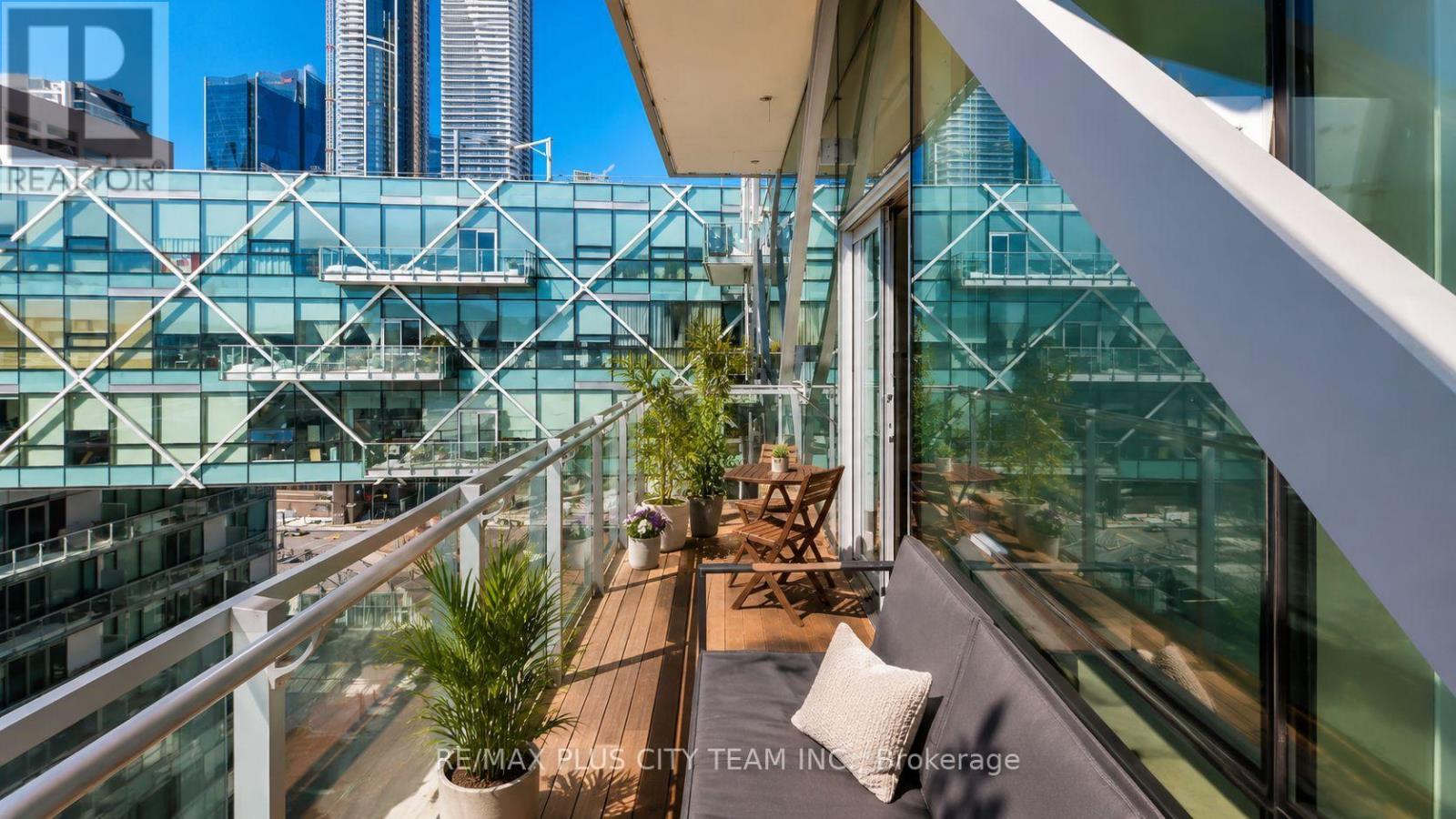 1305 - 39 Queens Quay E Property Photo 28