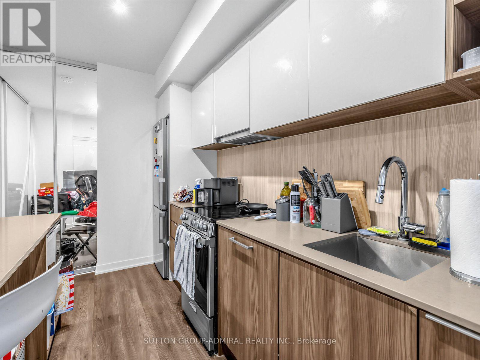 447 - 31 Tippett Road Property Photo 8