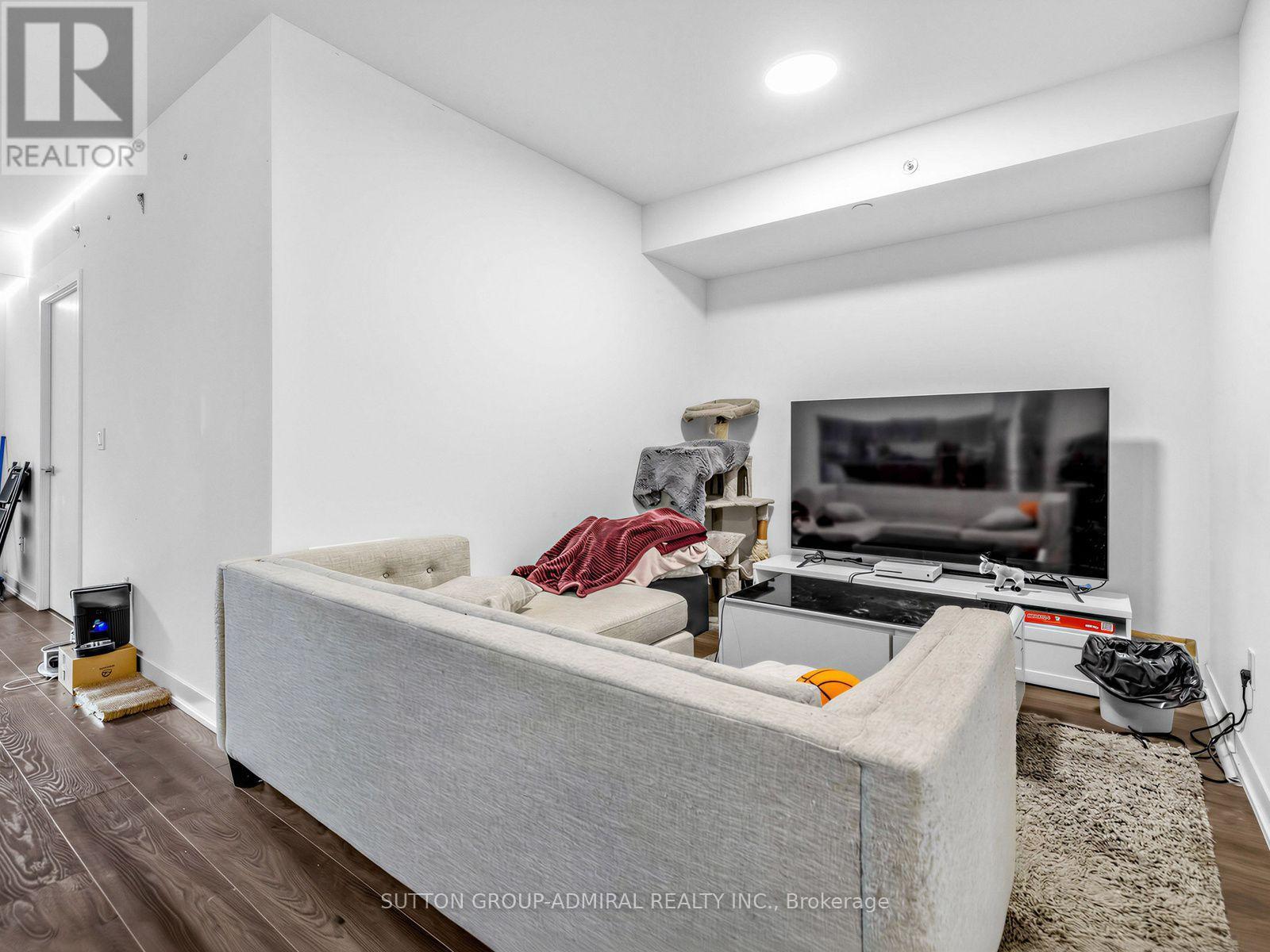 447 - 31 Tippett Road Property Photo 11