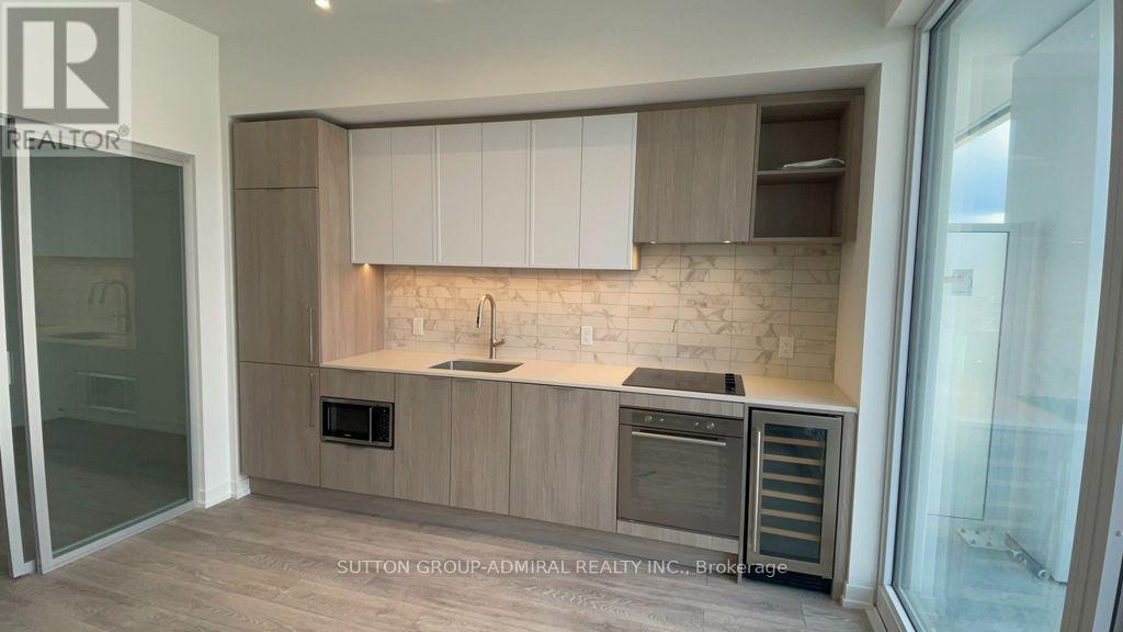 719 - 2022 Bathurst Street Property Photo 5