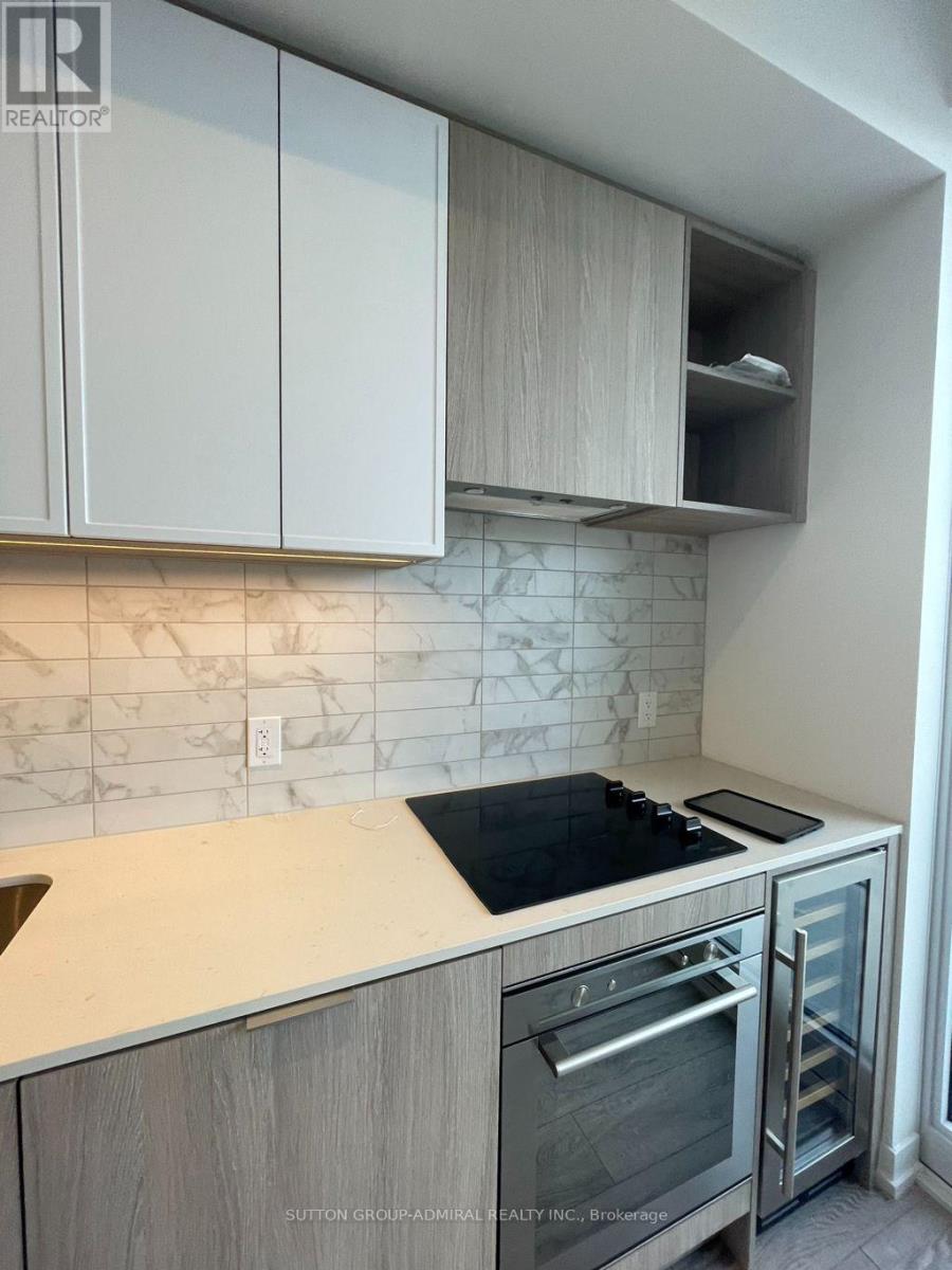 719 - 2022 Bathurst Street Property Photo 7