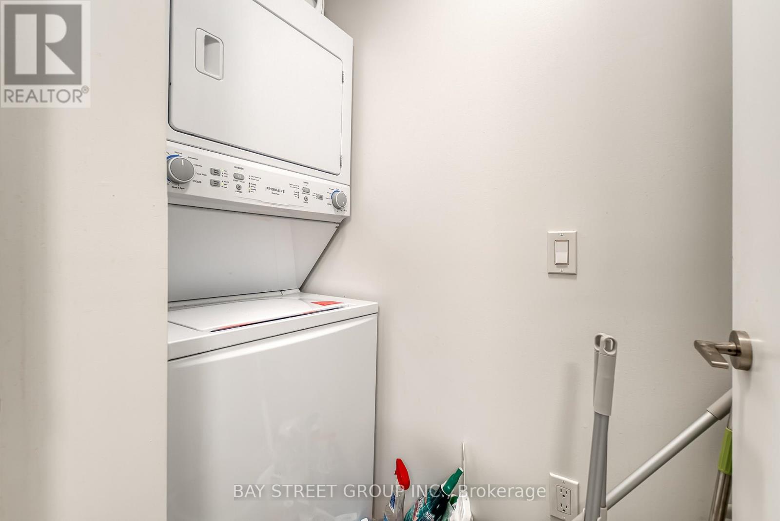 210 - 158 Front Street E Property Photo 23