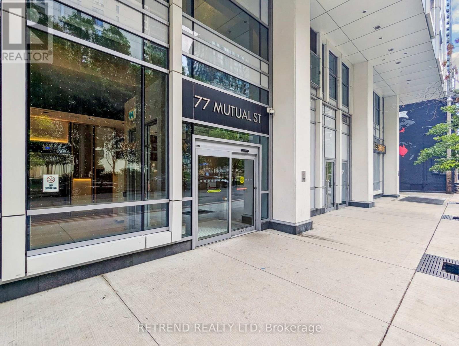 908 - 77 Mutual Street Property Photo 2