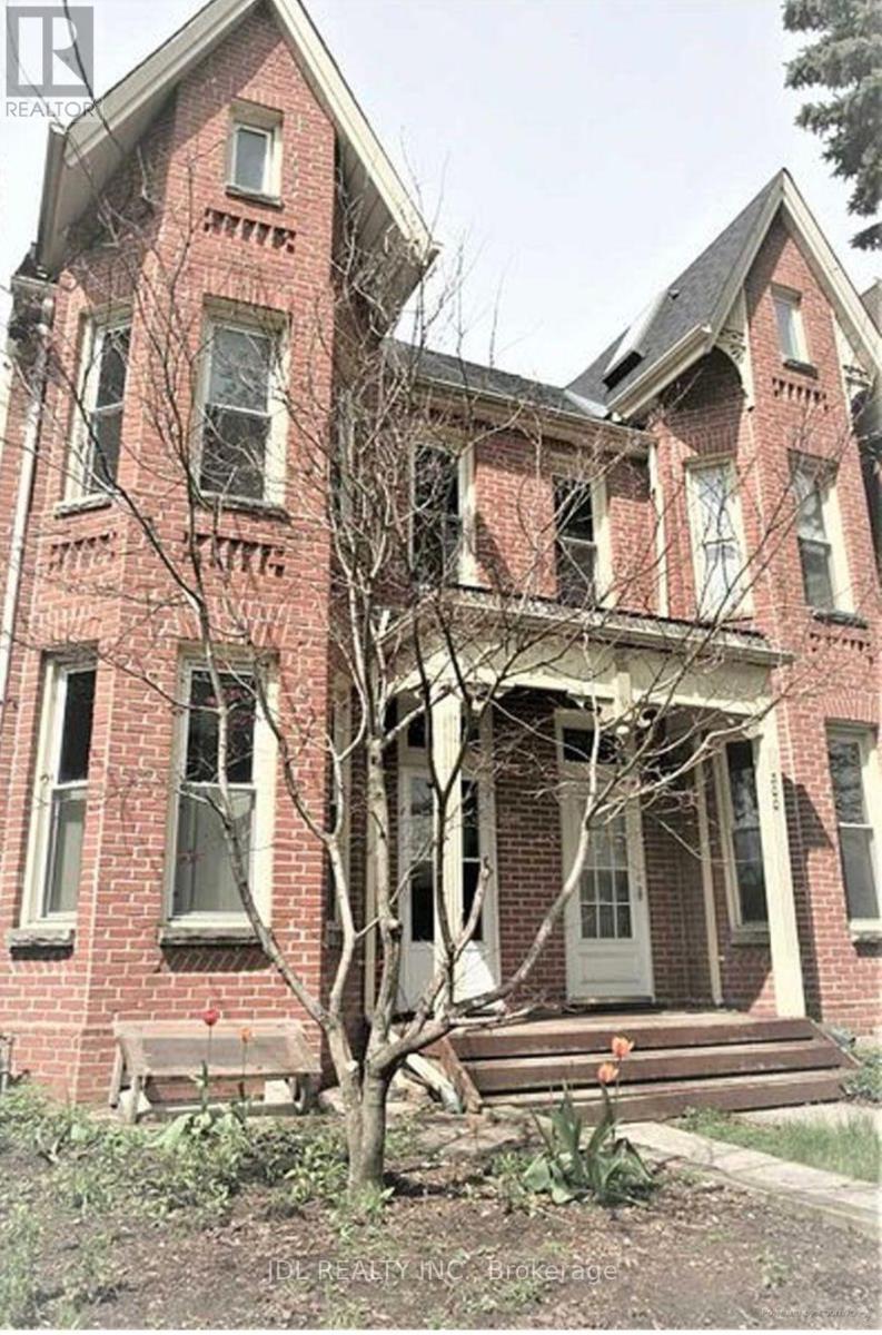 ONE BEDROOM MAIN FLOOR - 298 ROBERT ST STREET
