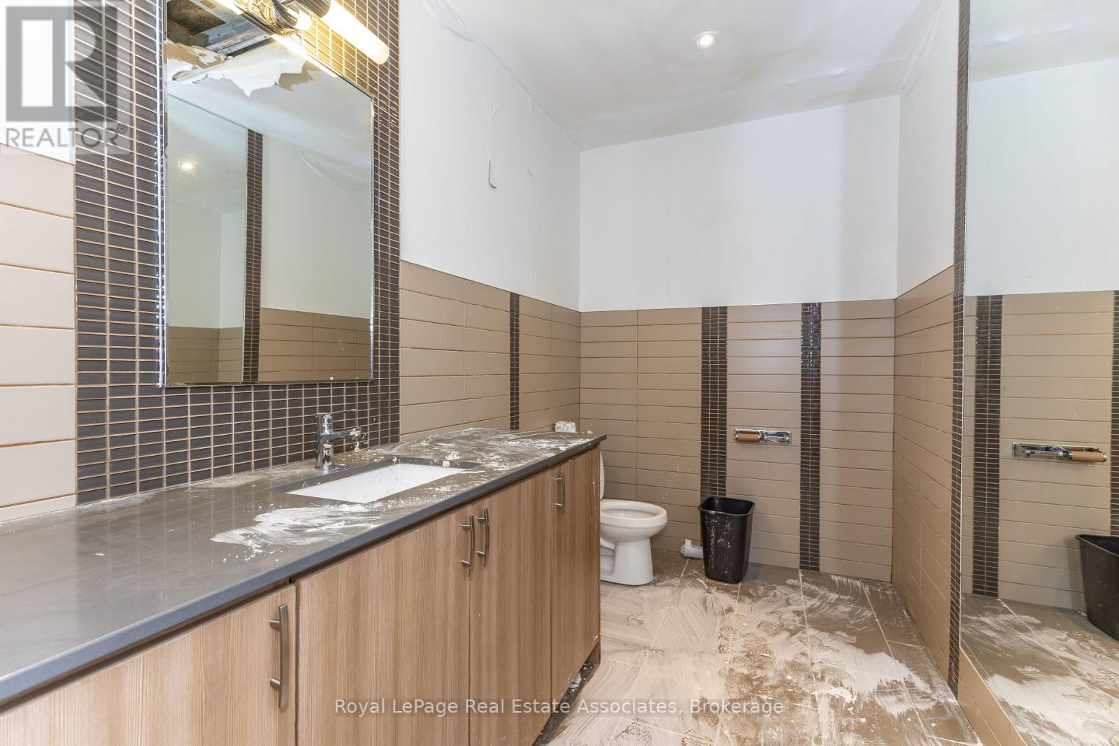 E - 381 Richmond Street E Property Photo 25