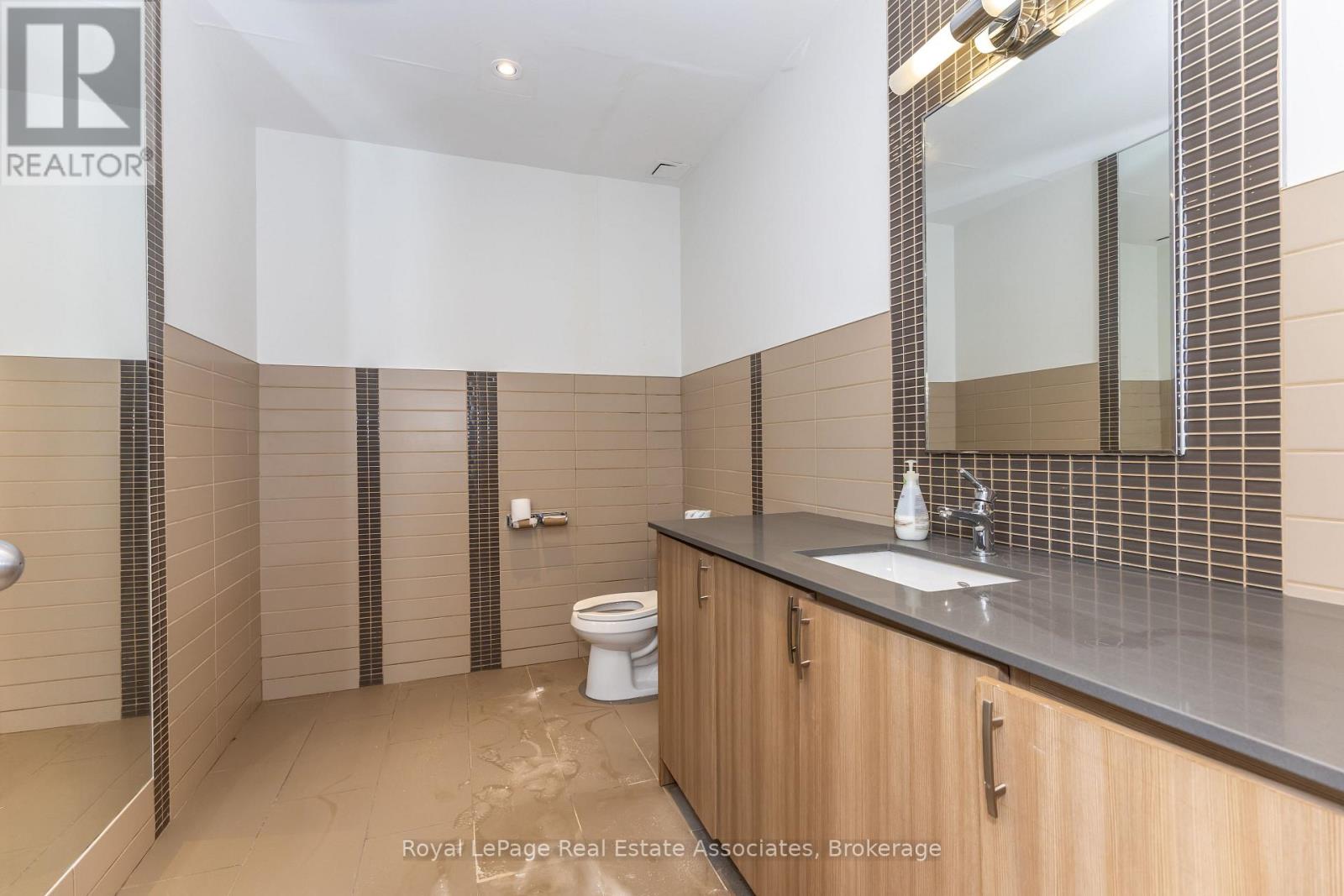 E - 381 Richmond Street E Property Photo 26