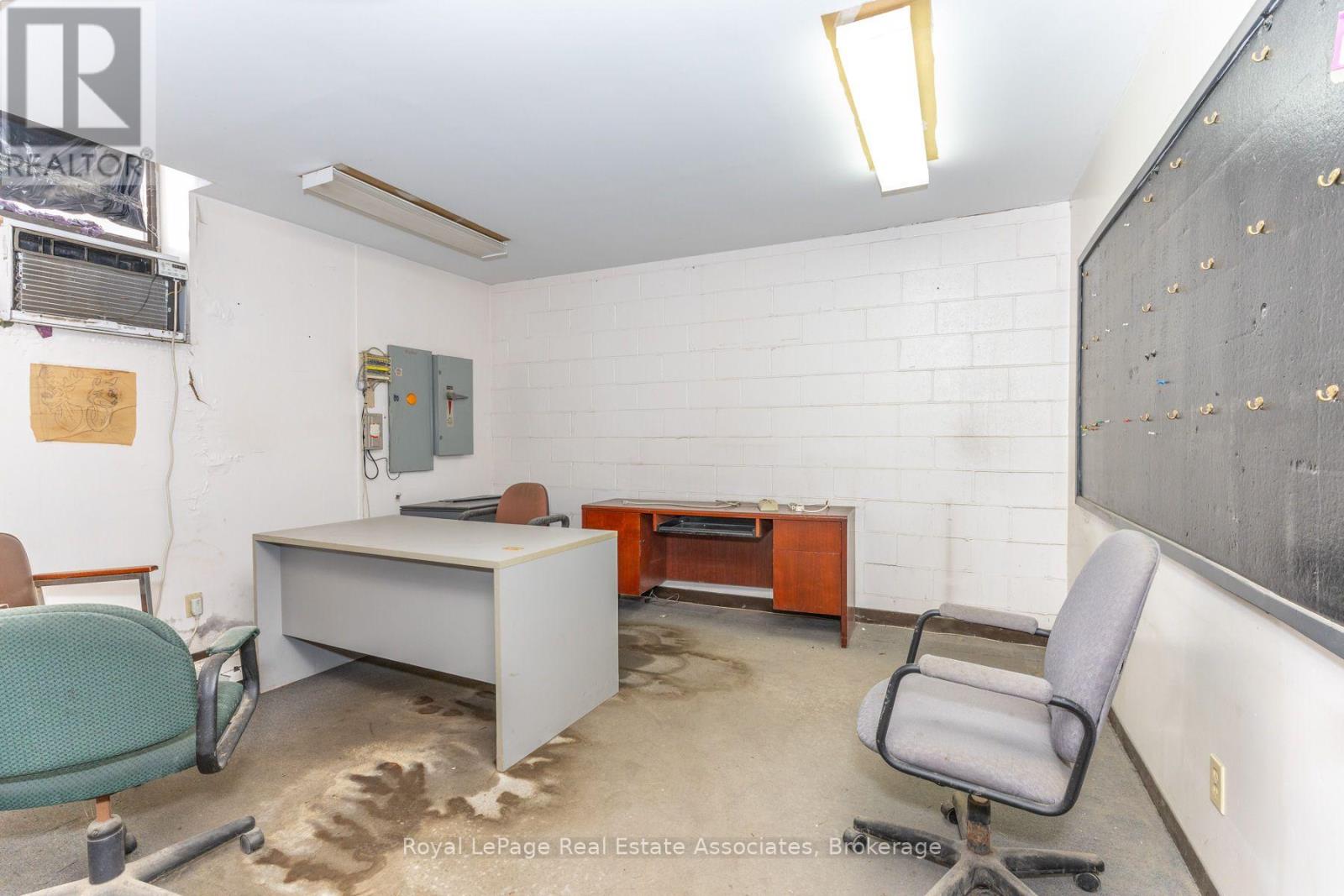 C E D - 381 Richmond Street E Property Photo 17