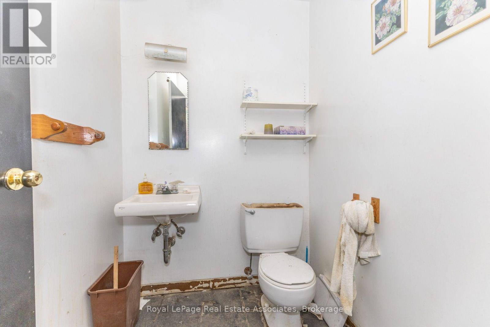 C E D - 381 Richmond Street E Property Photo 18