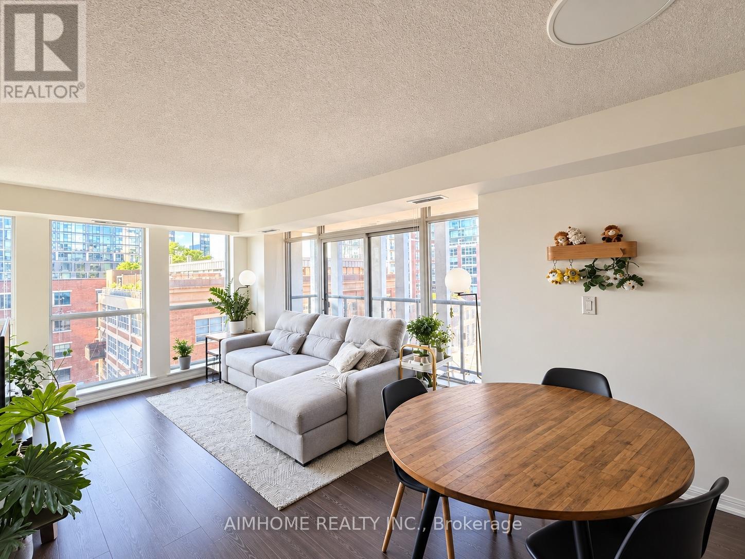 706 - 400 Adelaide Street E Property Photo 8
