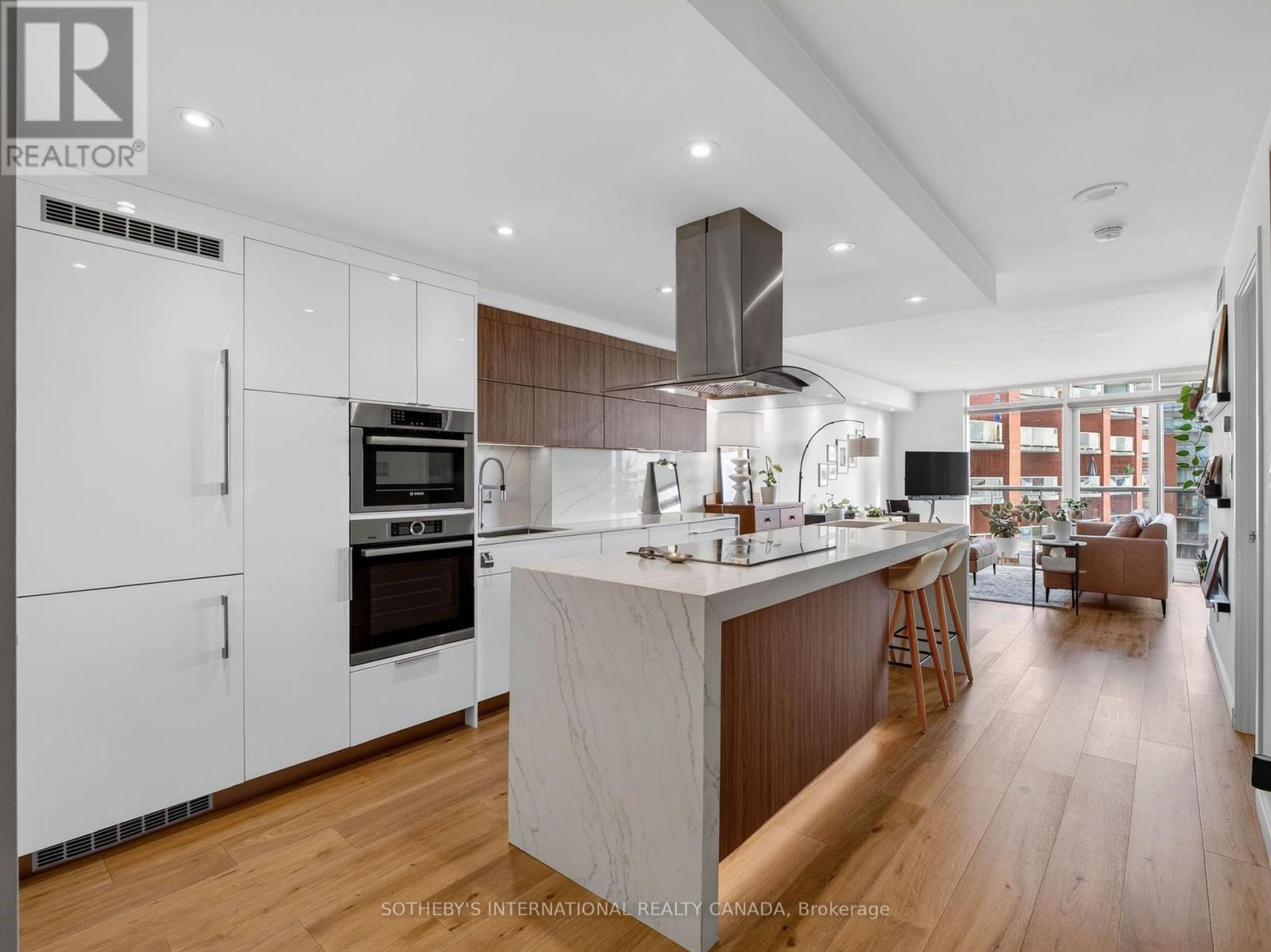 906 - 550 Queens Quay W Property Photo 2