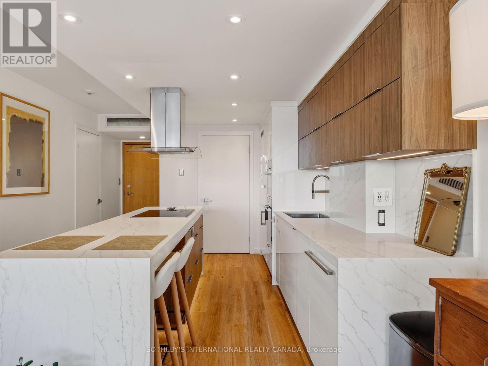 906 - 550 Queens Quay W Property Photo 11