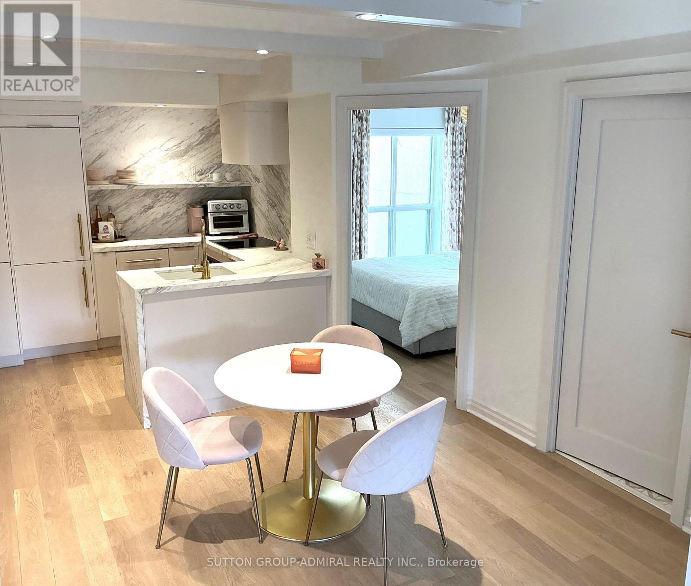 301 - 1174 Yonge Street Property Photo 5