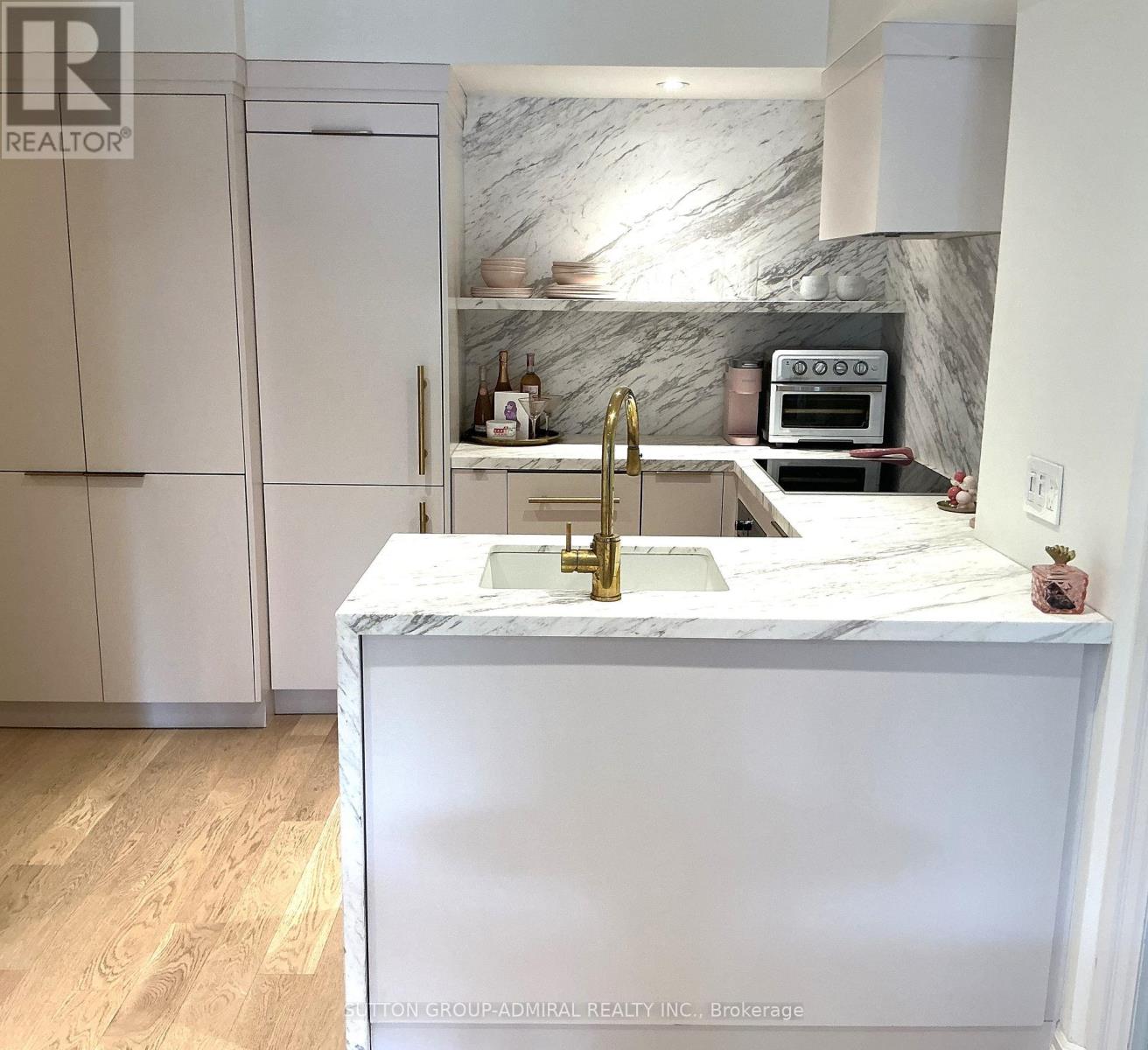 301 - 1174 Yonge Street Property Photo 8
