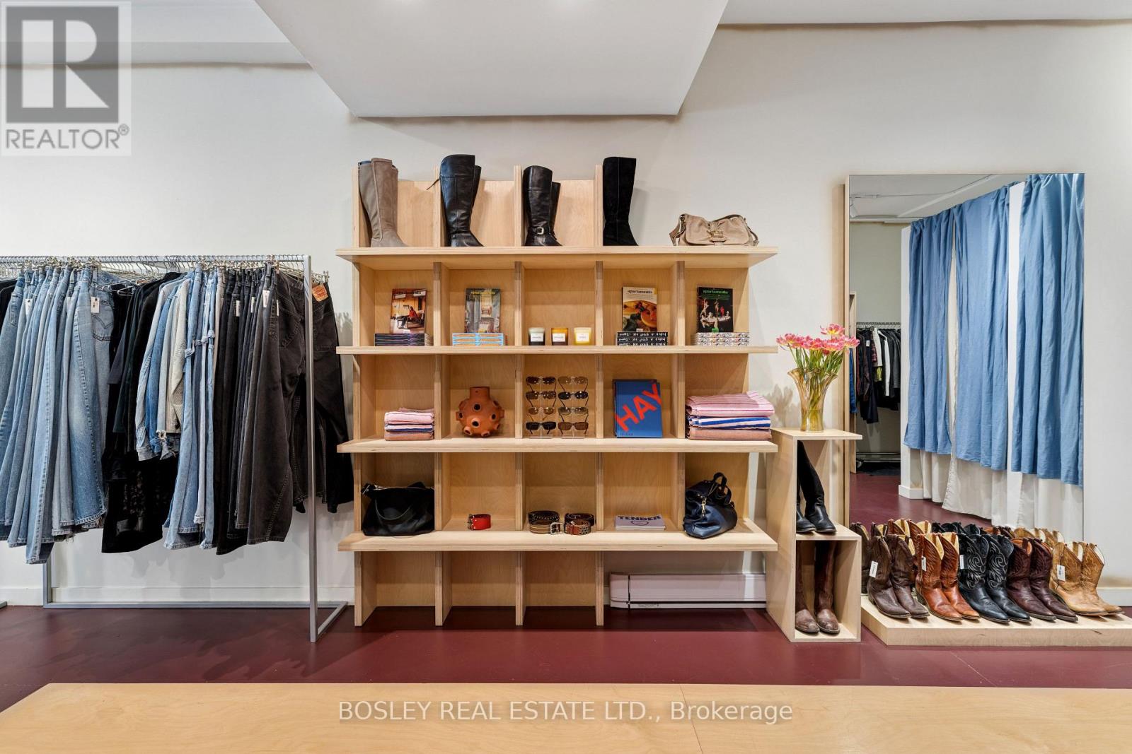 1167 Dundas Street W Property Photo 5