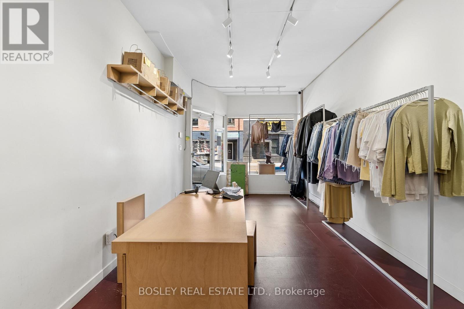 1167 Dundas Street W Property Photo 9