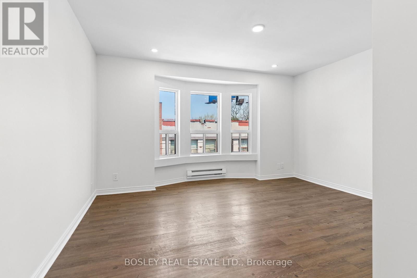 1167 Dundas Street W Property Photo 14