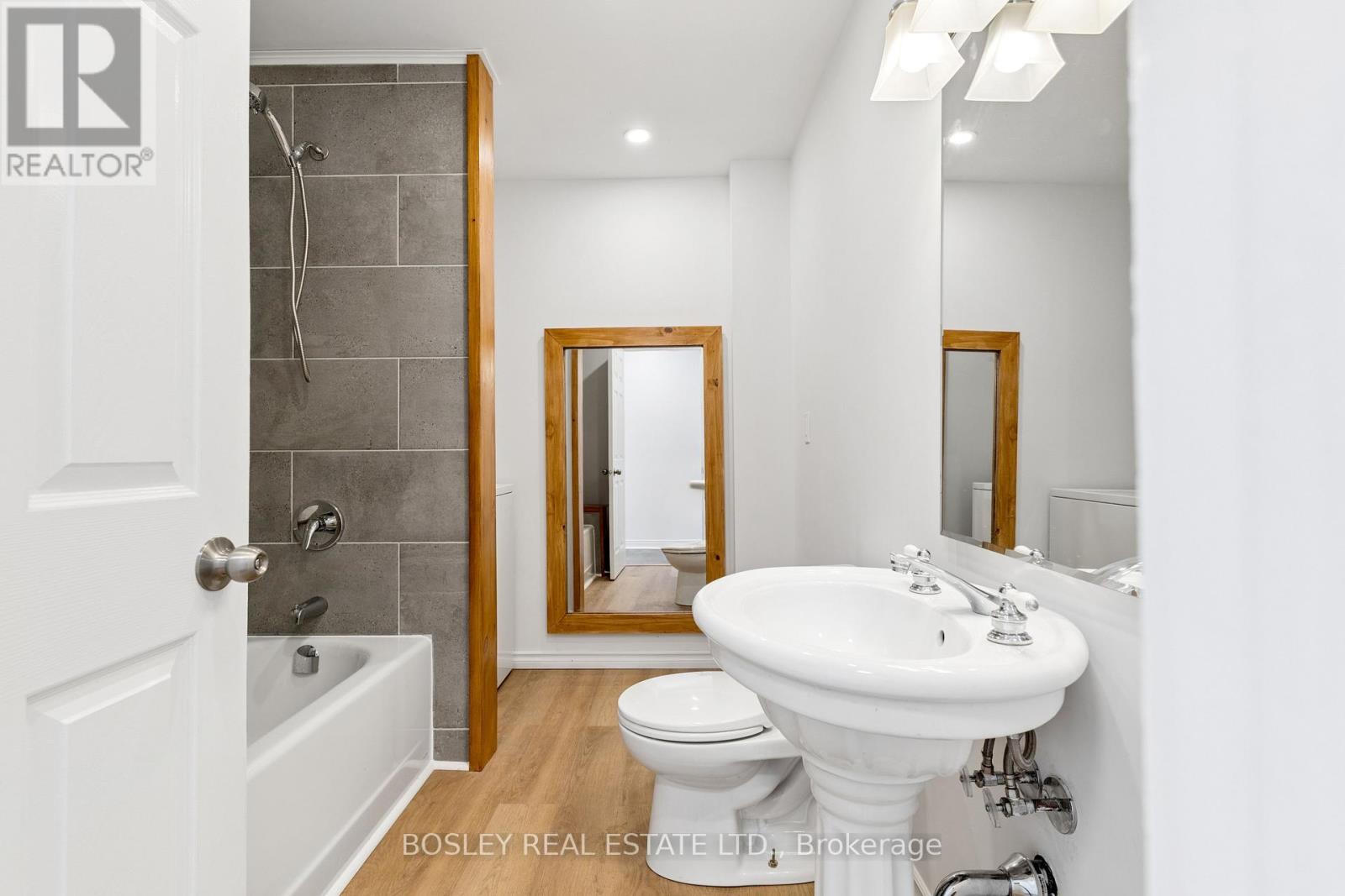 1167 Dundas Street W Property Photo 17