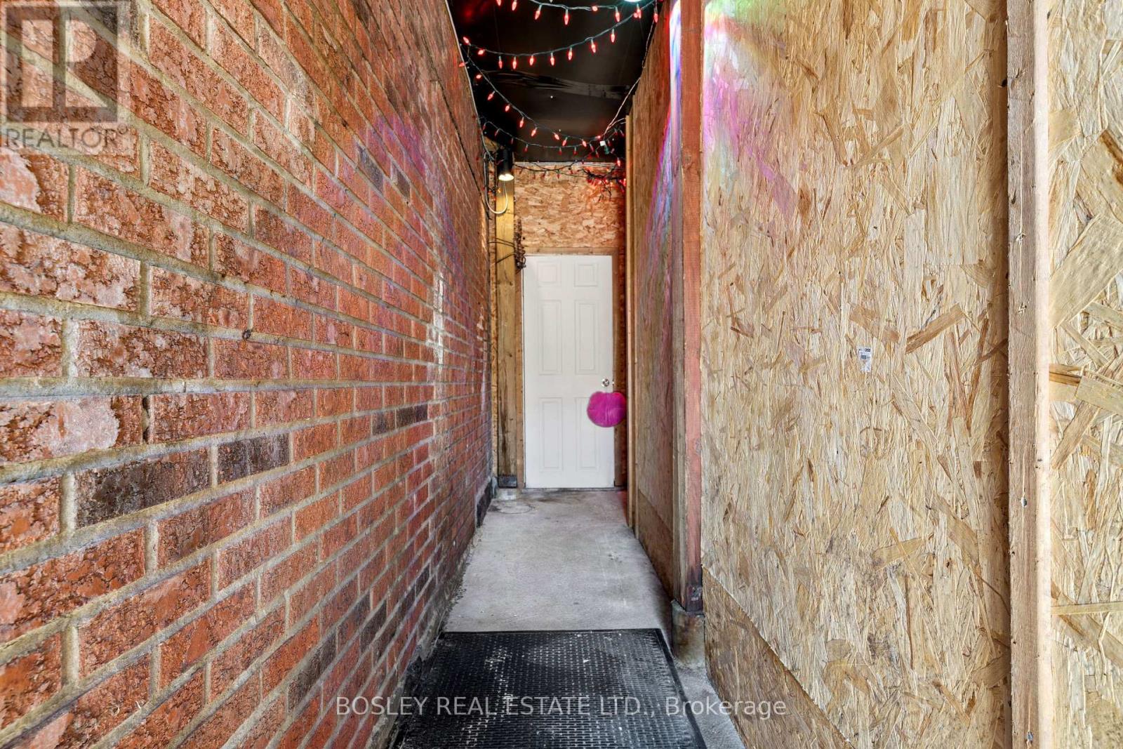 1167 Dundas Street W Property Photo 26