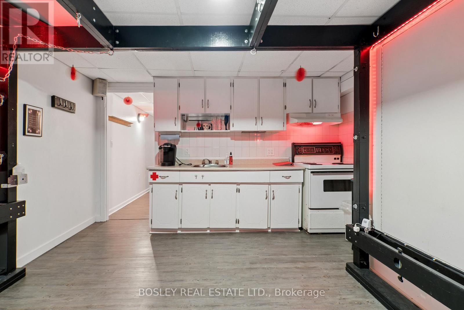 1167 Dundas Street W Property Photo 27