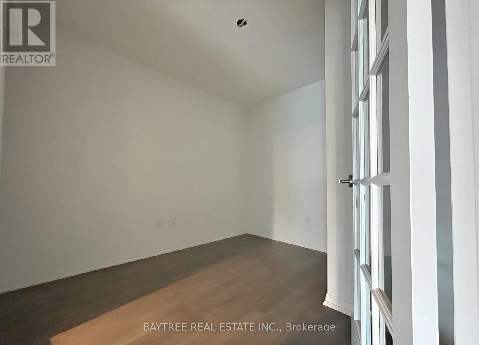 1109 - 400 Adelaide Street E Property Photo 3