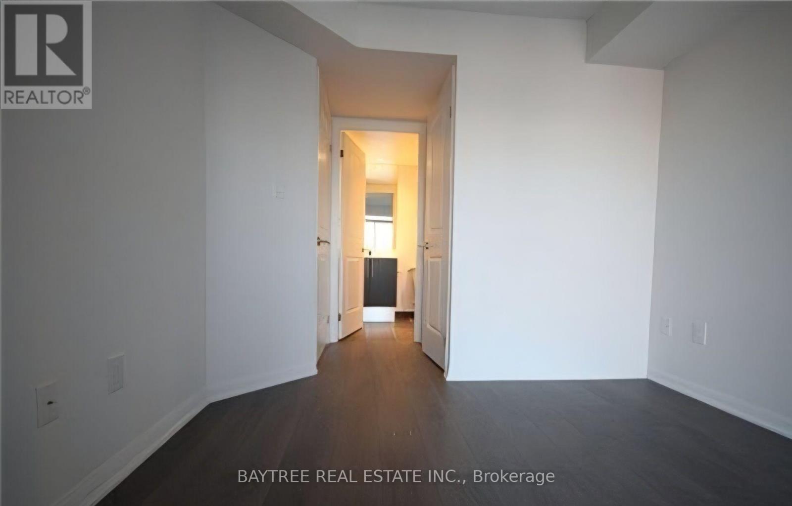 1109 - 400 Adelaide Street E Property Photo 4