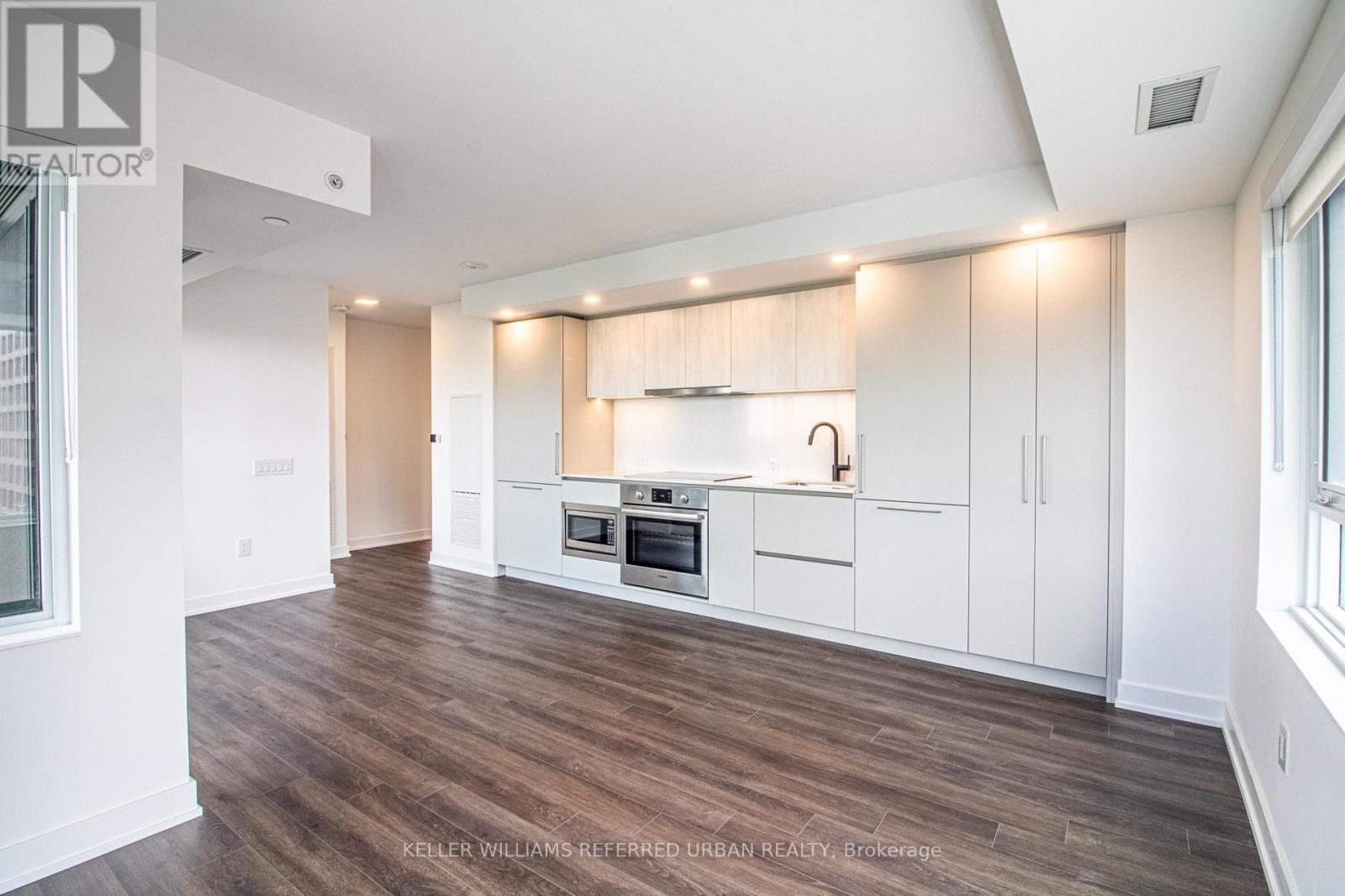 2104 - 609 Sherbourne Street Property Photo 17