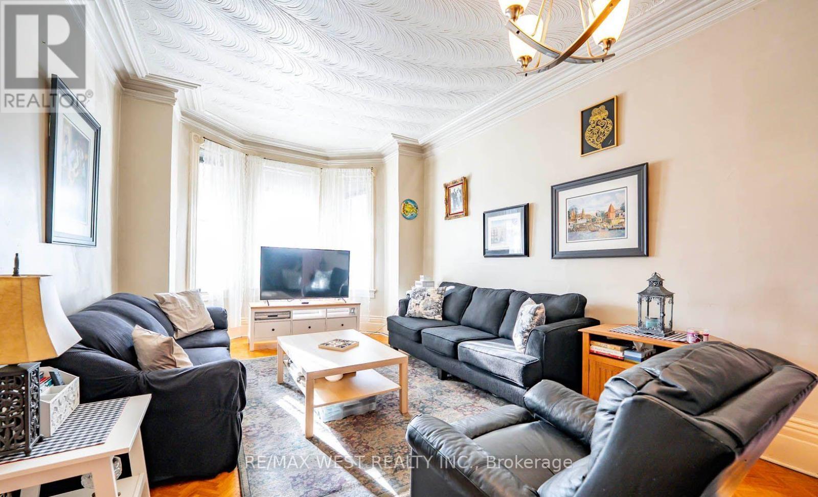 217 Gladstone Avenue Property Photo 6