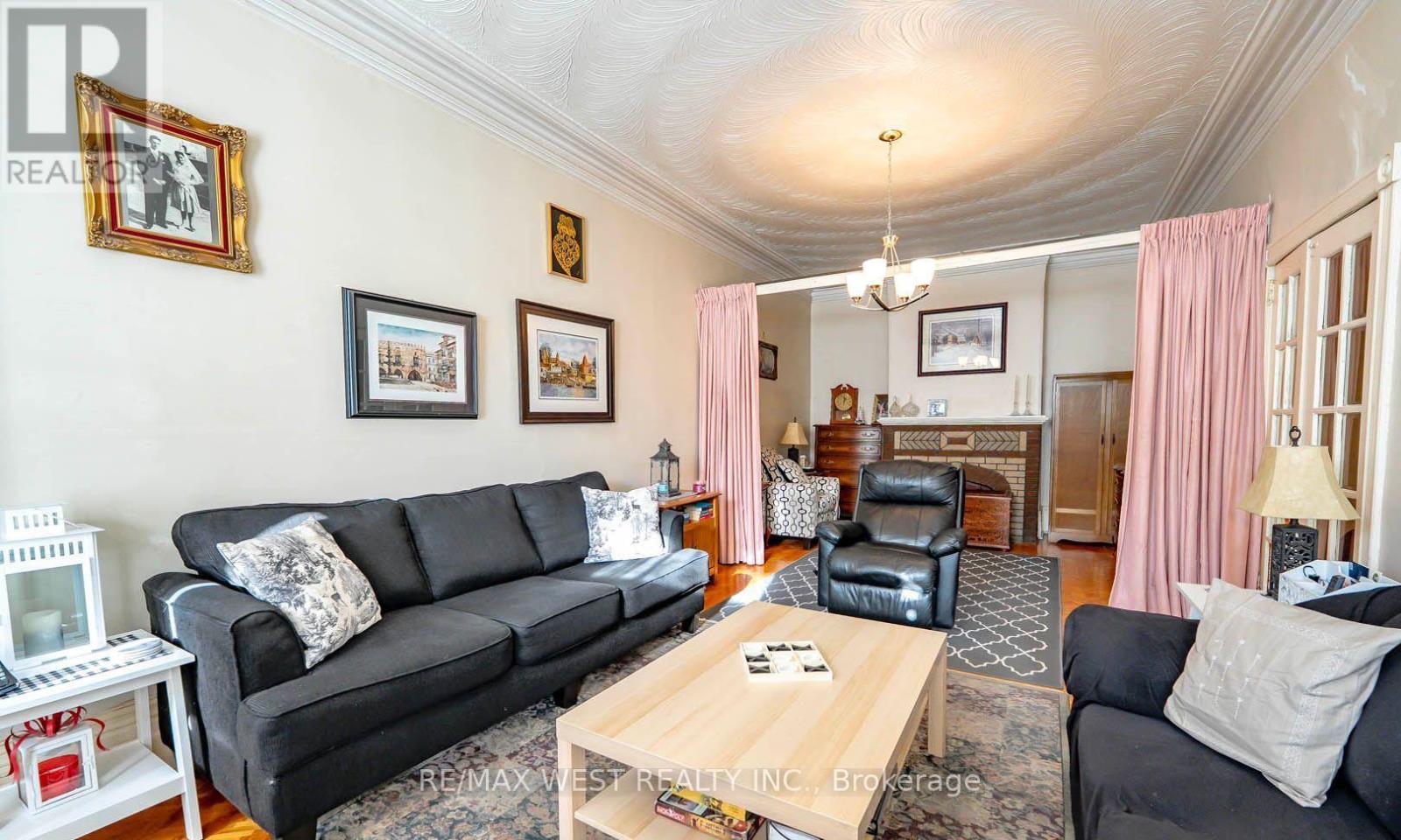 217 Gladstone Avenue Property Photo 7