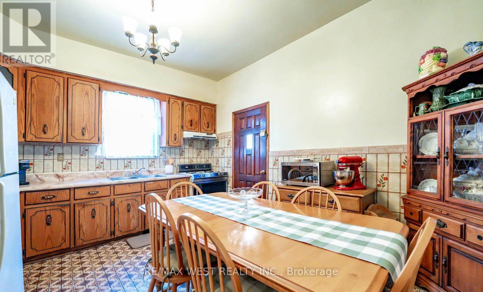 217 Gladstone Avenue Property Photo 9