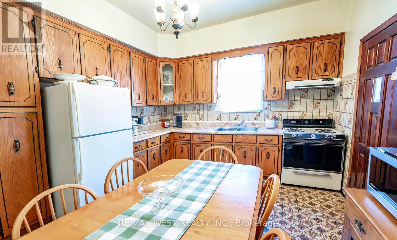 217 Gladstone Avenue Property Photo 10